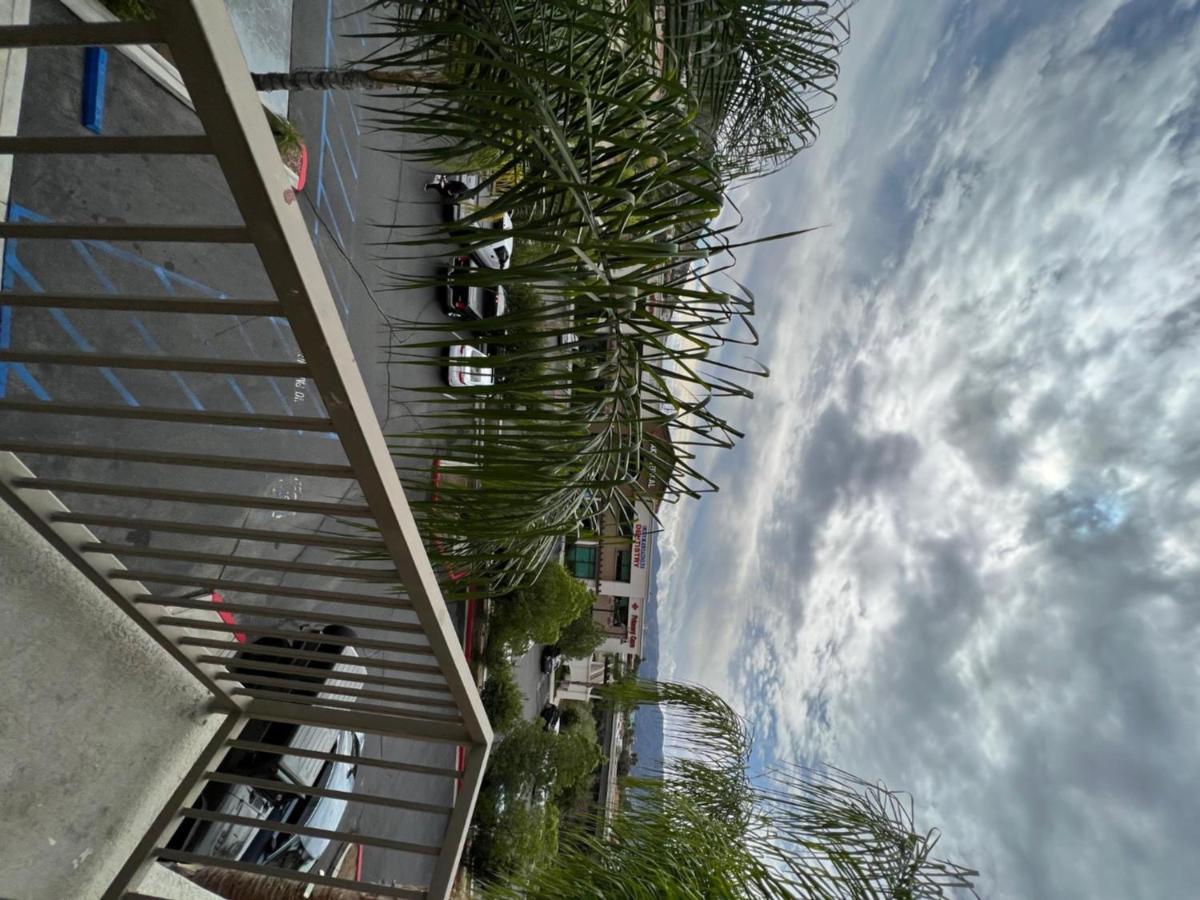 Holiday Inn Express Hotel & Suites Lake Elsinore By Ihg Eksteriør bilde